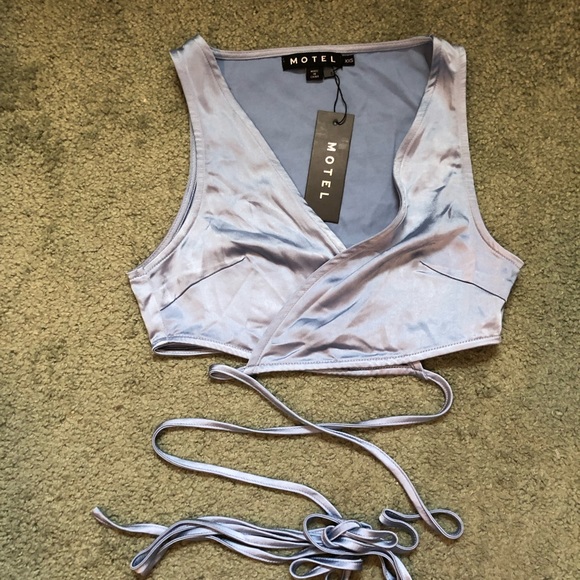 MOTEL Lilah Crop Top and Araya Mini Skirt in Satin Daylight Blue Set XS and XXS - Picture 4 of 11
